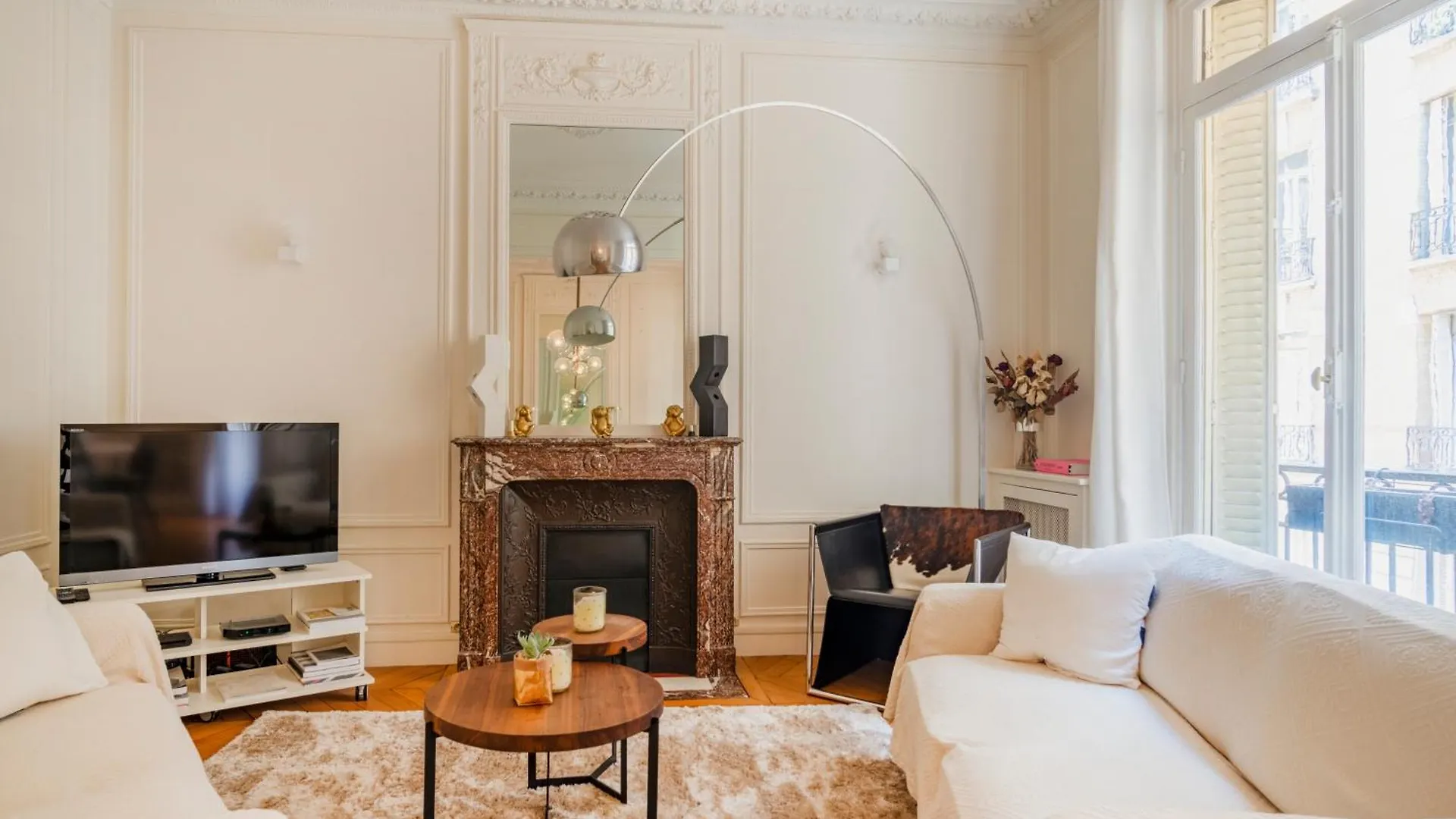 Prestigious Triangle D'or 2br Champs-elysee - Montaigne Apartment *