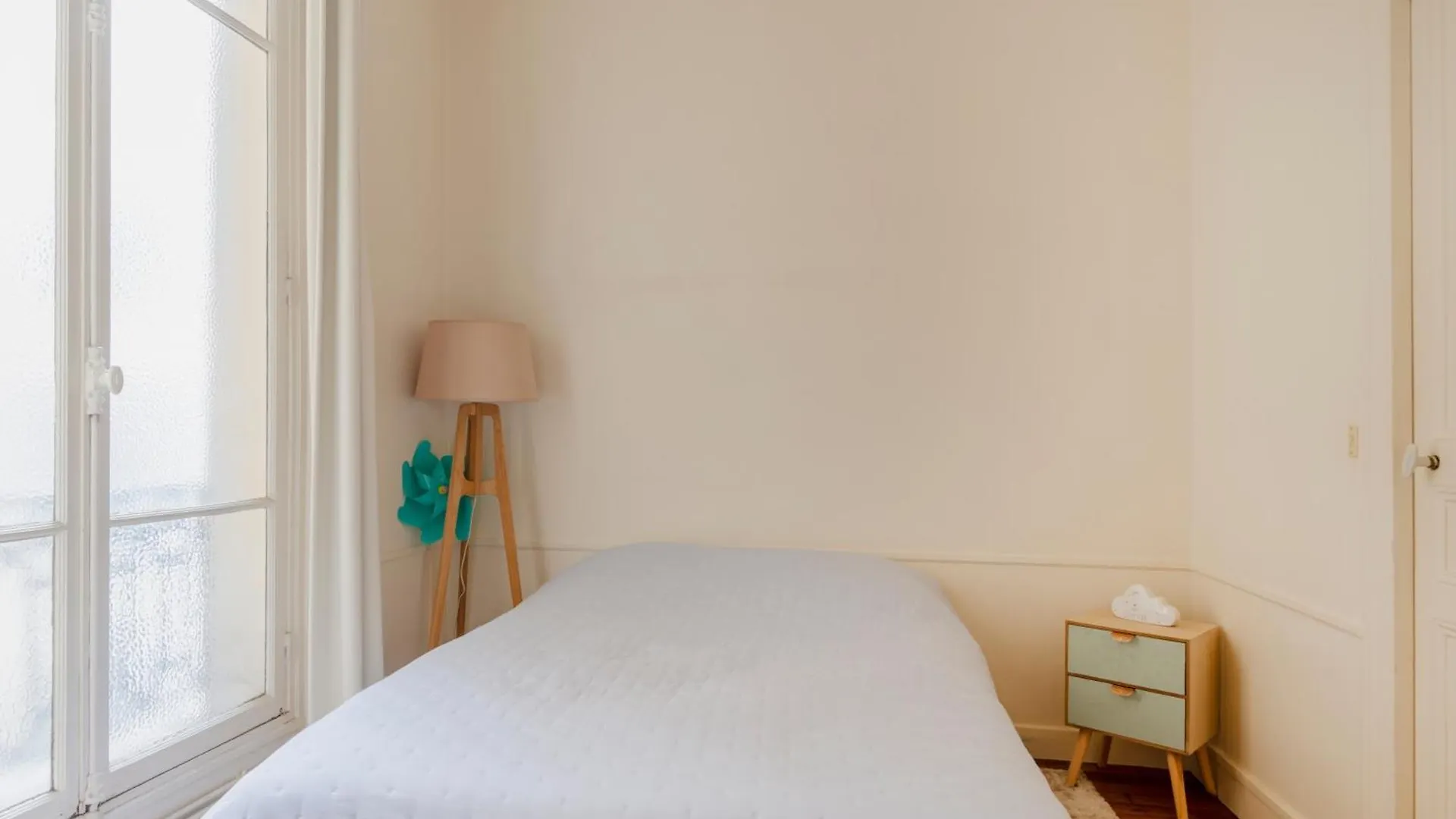 Prestigious Triangle D'or 2br Champs-elysee - Montaigne Apartment *