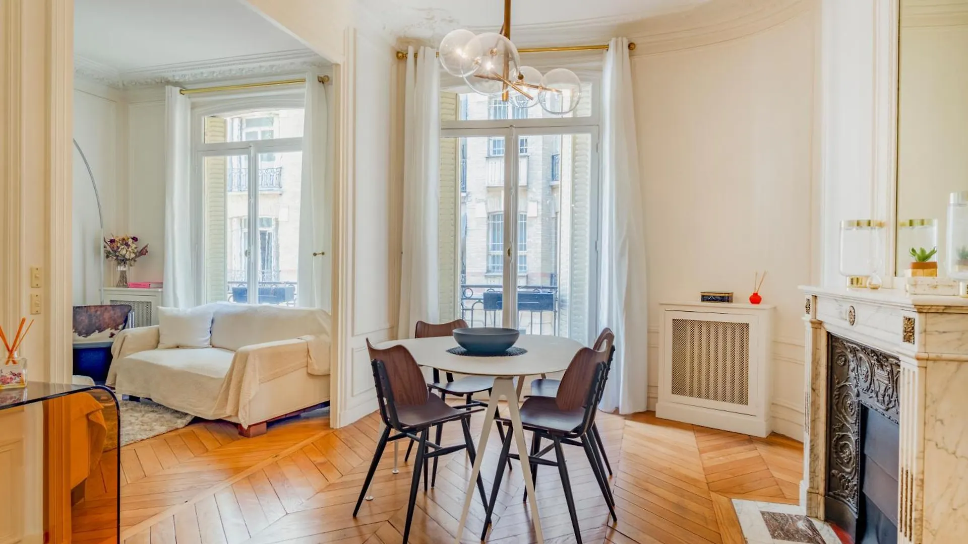 Prestigious Triangle D'or 2br Champs-elysee - Montaigne *